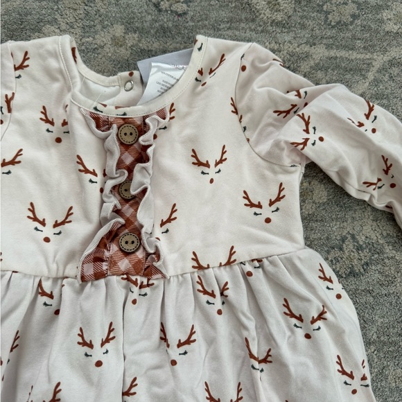 Christmas reindeer romper - Picture 3 of 5